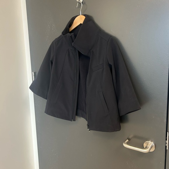 Lululemon size 4 short flair sleeved jacket neoprene feel great condition - Picture 2 of 13